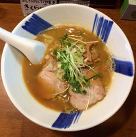 「醤油らーめん730円＋餃子330円（クーポンで100円引）」@らーめん春友流の写真