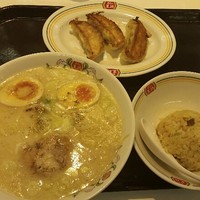 「ラーメンセット（牛骨）　９４０円」@餃子の王将 水戸さくら通り店の写真