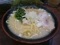 「塩ラーメン(並)680円＋生ビール」@秋津商店の写真