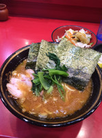 「ラーメン+ライス+野菜畑」@家系総本山 ラーメン吉村家の写真