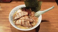 「特製ラーメン（さっぱり塩味＋炙りﾁｬｰ＋中盛り）＠９５０円」@優勝軒 柏店の写真