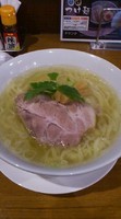 「塩らーめん　（太麺）　７００円　大盛り無料ラーパス」@麺処 みどり 高崎店の写真