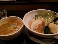 「濃厚鶏つけそば￥800+特製吉田盛り￥300+餃子￥300」@吉田商店の写真