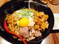 「油そば（中）¥720+缶ビール(350ml)¥350×2」@in EZO 本店の写真