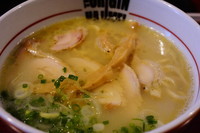 「鶏白湯らあめん+鶏の唐揚げ」@らあめんHAJIMEの写真