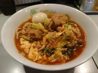 「【限定】牛カルビの辛いらぁめん830円＋味玉（クーポン）」@中華蕎麦 瑞山（ZUIZAN）の写真