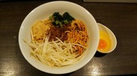 「汁なし担々麺+生たまご」@自家製麺 ほうきぼし 志茂店の写真