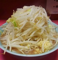 「普通盛 700円 ﾔｻｲﾏｼﾏｼﾆﾝﾆｸ」@ラーメン二郎 歌舞伎町店の写真