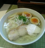 「塩ワンタン麺+味玉」@麺や金時の写真