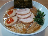 「らーめん中太麺、味玉」@らーめん将貴の写真