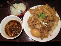 「肉盛りつけ麺並800円＋無料の肉増し・味玉・メンマ増し」@魁 肉盛りつけ麺 六代目けいすけの写真