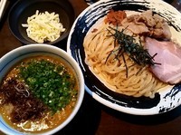 「鶏出汁味噌カレーつけ麺　８００円＋チーズ＋チャーシュー」@麺や 虎徹の写真