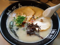 「チャーシュー麺固め890円＋替え玉100円」@博多せぶんの写真