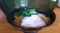 「ラーメン(麺硬め･味濃いめ)+海苔」@末廣家の写真