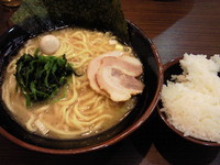 「ラーメン680円ライス（小）付き」@秋津商店の写真