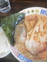 「とんこつ正油ラーメン\750＋小ライス（ランチサービス）」@麻布ラーメン 芝浦店の写真