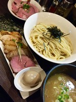 「特選つけ麺￥1060＋ローストポーク丼￥200」@麺処 ほん田 nijiの写真