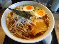 「鶏醤油ラーメン650円大盛り100円固めクーポンで味玉」@麺館 SHIMOMURAの写真