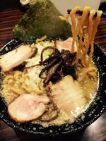 「背脂煮干ラーメン¥760」@煮干 丸めの写真