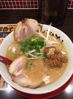 「熟成白味噌 860円 満足カードでチャーシュー1枚サービス」@ラーメンのまめぞう 越谷レイクタウン店の写真