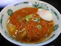 「温玉旨辛ラーメン500円」@日高屋 東武動物公園駅店の写真