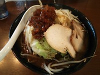 「黒狼_野菜・ニンニク・タレ増し」@New old style ゆいが 三郷店の写真