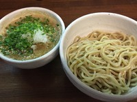 「つけ麺(玉ネギトッピング)」@白ひげの写真