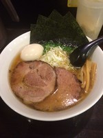 「醤油ラーメン 750円 特製200円」@自家製麺ほうきぼし 神田店の写真