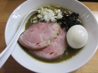 「特濃煮干ソバ　黒（８００円）＋味玉＋和え玉」@煮干中華ソバ イチカワの写真