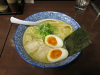 「味玉濃厚鶏白湯そば：900円」@麺屋武一 はなれの写真