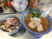 「カレーラーメン 780円(甘口)+豚キムチ丼（250円）」@豚骨一燈の写真