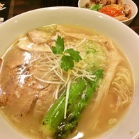 「塩中華そば(並)＋チャー玉丼(820円＋180円)」@中華そば こむぎの写真