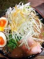 「ネギ玉ラーメン(940円)」@神田ラーメン わいず 神田本店の写真