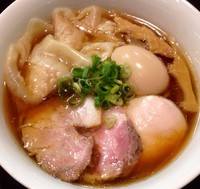 「特製醤油らぁ麺　900円」@らぁ麺 すぎ本の写真