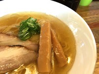 「淡麗鶏塩そば」@塩つけ麺 灯花の写真