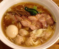 「ワンタンチャーシューめん　1100円　味玉100円」@らーめん穀雨の写真