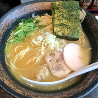 「濃厚鶏骨醤油らーめん」@濃厚鶏そば 麺屋武一 秋葉原店の写真