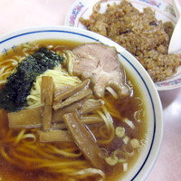 「ラーメン 450円 + ソースチャーハン 500円」@中華料理 来集軒の写真
