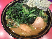 「ラーメン+生ほうれん草+味玉」@家系総本山 ラーメン吉村家の写真