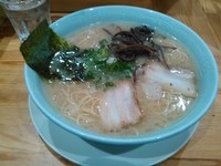 「博多ラーメン（600円）＋替え玉＊2（150円＊2）」@博多食堂 渋谷店の写真