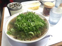 「ラーメン（麺硬め、ネギ多め）」@本家第一旭 たかばし本店の写真
