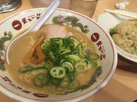 「中華そば こってり（＋チャーハンセット）」@天下一品 池袋西口店の写真