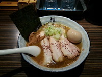 「醤油チャーシューらあめん+味たま」@麺屋 利休の写真