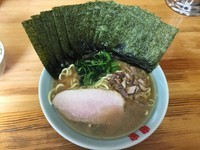 「ラーメン(680円)+のり(100円)」@ラーメン竜家 六角家姉妹店の写真