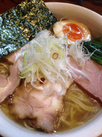 「秋刀魚節薫る白醤油ラーメン(限定)」@麺処 びぎ屋の写真