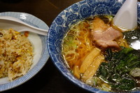 「半チャンラーメン（ランチ５００円）」@肉厚わんたん麺と手作り焼売 ら麺亭 浅草支店の写真
