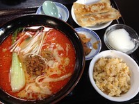 「刀削担々麺（ランチセット＋餃子・チャーハン＋コーヒー）」@中華料理 海華 立石南口店の写真