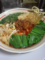 「〖期間限定〗汁・豚ひき肉とニラの辛いそば750円」@丸直の写真