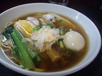 「大人の中華そば 880円+味玉サービスチケット」@誉れの写真