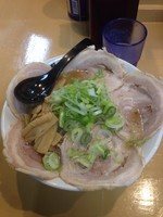 「しょうゆチャーシューめん➕麺硬め」@濃厚こってりら～めん つばめの写真